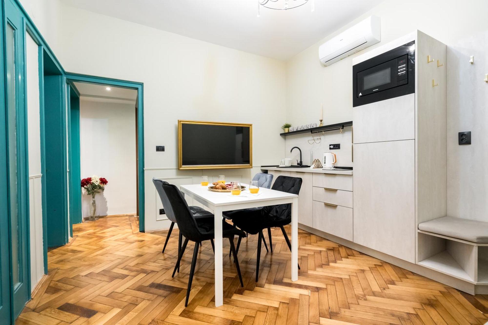 Highline Downtown Residences 6 Persons Family Apartment Bukarest Eksteriør billede